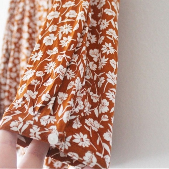 RELISTED NWT Old Navy Floral Pleated Blouse Shirt L568 - Picture 6 of 7